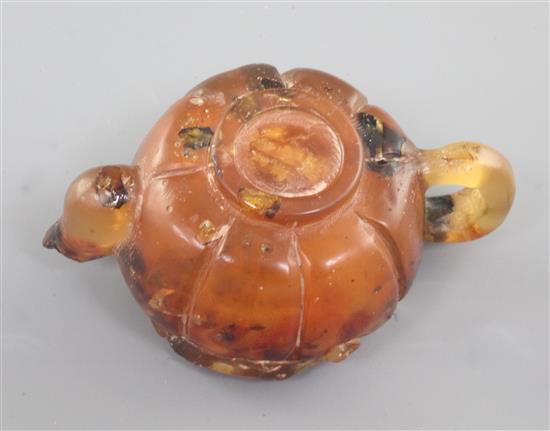 A Chinese amber small wine pot, length 10cm, losses